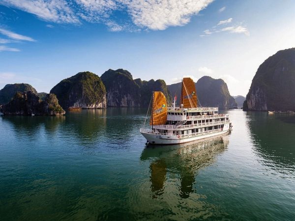 Ha Long – Lan Ha bay – Cat Ba island 3 days (1 night on Vega Cruise + 1 night in hotel)
