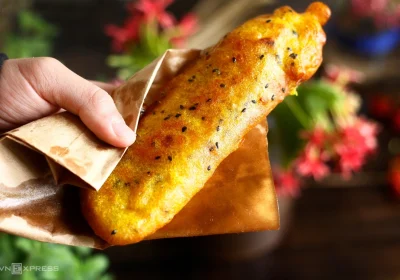 Vietnam’s fried bananas, banh cam doughnut make global 100 best sweets list