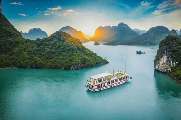 Cat Ba archipelago – Lan Ha bay 2 days/1 night ( Private tour)