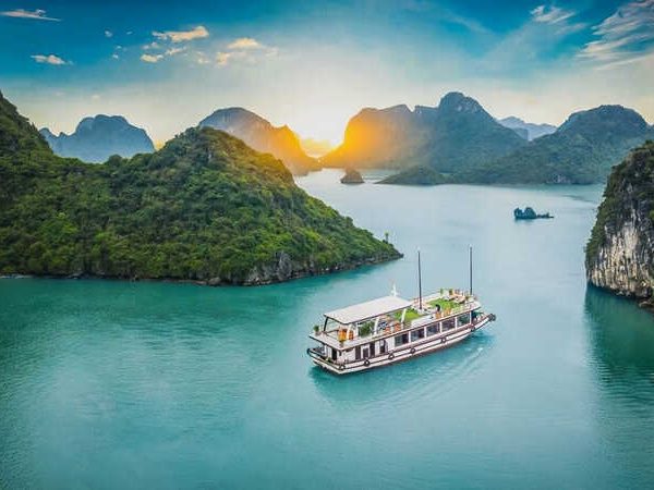 Cat Ba archipelago – Lan Ha bay 2 days/1 night ( Private tour)